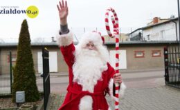 Wesoła „Sztafeta z Mikołajem” na ulicach miasta