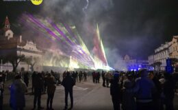 pokaz laserów podczas Sylwestra na działdowskim rynku