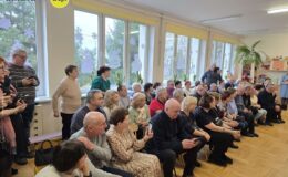 „Wiewiórki” złożyły życzenia z okazji Dnia Babci i Dziadka