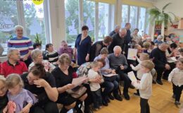 „Wiewiórki” złożyły życzenia z okazji Dnia Babci i Dziadka