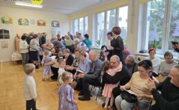 „Wiewiórki” złożyły życzenia z okazji Dnia Babci i Dziadka
