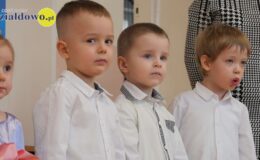 „Wiewiórki” złożyły życzenia z okazji Dnia Babci i Dziadka