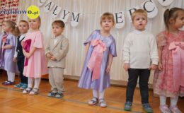 „Wiewiórki” złożyły życzenia z okazji Dnia Babci i Dziadka