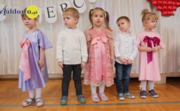 „Wiewiórki” złożyły życzenia z okazji Dnia Babci i Dziadka