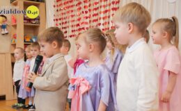 „Wiewiórki” złożyły życzenia z okazji Dnia Babci i Dziadka