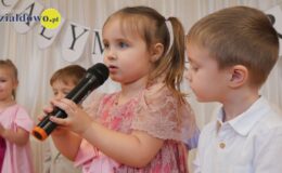 „Wiewiórki” złożyły życzenia z okazji Dnia Babci i Dziadka