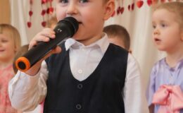 „Wiewiórki” złożyły życzenia z okazji Dnia Babci i Dziadka