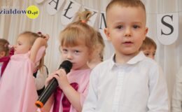 „Wiewiórki” złożyły życzenia z okazji Dnia Babci i Dziadka
