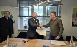 Sławomir Pszenny, Prezes Zarządu Przedsiębiorstwa Gospodarki Komunalnej i Mieszkaniowej w Działdowie i Przemysław Marszałkowski z firmy Przedsiębiorstwo Inżynieryjne ALFA