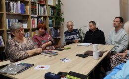 Plany DKS – spotkanie przy stoliku i 100 lat dla poetów