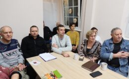 Plany DKS – spotkanie przy stoliku i 100 lat dla poetów