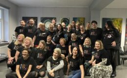 pamiątkowa fotografia uczestników ogólnopolskiego spotkania dyrektorek i dyrektorów bibliotek z Grupy Inicjatywy, które odbyło się w Miejskiej bibliotece Publicznej w Działdowie