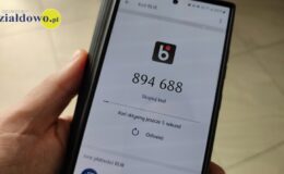 telefon komórkowy z kodem blik
