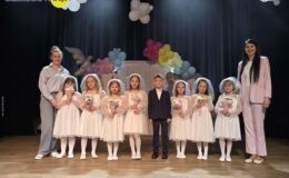 Roztańczone przedszkolaki na scenie MDK
