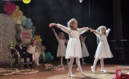 Roztańczone przedszkolaki na scenie MDK