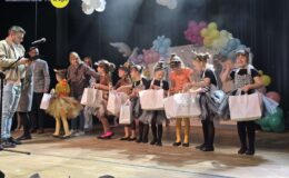 Roztańczone przedszkolaki na scenie MDK