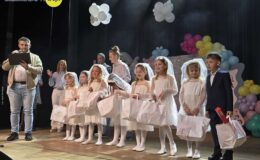 Roztańczone przedszkolaki na scenie MDK