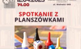 plakat informujący o "Spotkaniu z planszówkami" w Miejskiej Bibliotece Publicznej w Działdowie