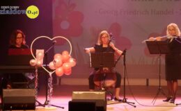 trzy kobiety grają na instrumentach podczas "Concierto de Primavera" w MDK w Działdowie