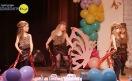 Roztańczone przedszkolaki na scenie MDK