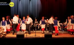 „Ojczyzna w sercu, pieśni na ustach”. Wzruszający koncert patriotyczny seniorów