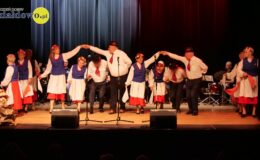 „Ojczyzna w sercu, pieśni na ustach”. Wzruszający koncert patriotyczny seniorów
