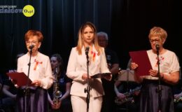 „Ojczyzna w sercu, pieśni na ustach”. Wzruszający koncert patriotyczny seniorów