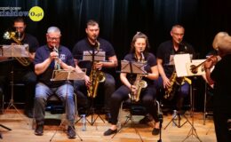 „Ojczyzna w sercu, pieśni na ustach”. Wzruszający koncert patriotyczny seniorów