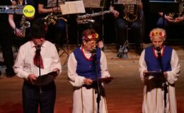 „Ojczyzna w sercu, pieśni na ustach”. Wzruszający koncert patriotyczny seniorów