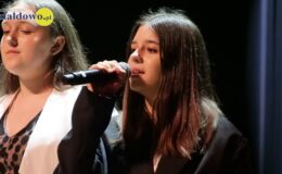„Ojczyzna w sercu, pieśni na ustach”. Wzruszający koncert patriotyczny seniorów