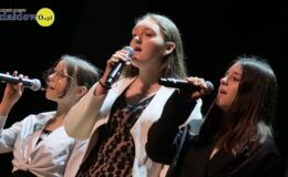„Ojczyzna w sercu, pieśni na ustach”. Wzruszający koncert patriotyczny seniorów