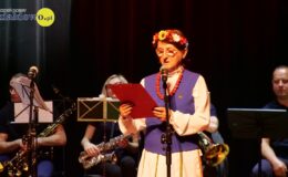 „Ojczyzna w sercu, pieśni na ustach”. Wzruszający koncert patriotyczny seniorów