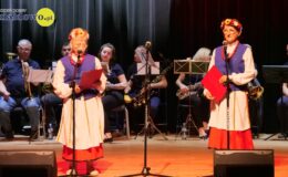„Ojczyzna w sercu, pieśni na ustach”. Wzruszający koncert patriotyczny seniorów
