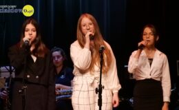 „Ojczyzna w sercu, pieśni na ustach”. Wzruszający koncert patriotyczny seniorów