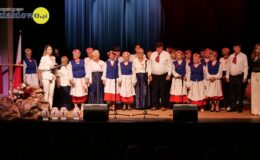 „Ojczyzna w sercu, pieśni na ustach”. Wzruszający koncert patriotyczny seniorów