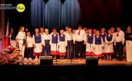 „Ojczyzna w sercu, pieśni na ustach”. Wzruszający koncert patriotyczny seniorów