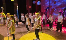 Przegląd piosenki „Gwiazdy to my”, czyli przedszkolaki w Kosmosie 