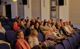 „Ojczyzna w sercu, pieśni na ustach”. Wzruszający koncert patriotyczny seniorów