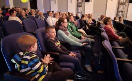 „Ojczyzna w sercu, pieśni na ustach”. Wzruszający koncert patriotyczny seniorów