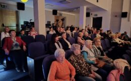 „Ojczyzna w sercu, pieśni na ustach”. Wzruszający koncert patriotyczny seniorów