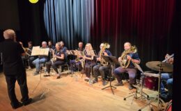 „Ojczyzna w sercu, pieśni na ustach”. Wzruszający koncert patriotyczny seniorów