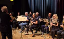„Ojczyzna w sercu, pieśni na ustach”. Wzruszający koncert patriotyczny seniorów