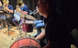 „Ojczyzna w sercu, pieśni na ustach”. Wzruszający koncert patriotyczny seniorów