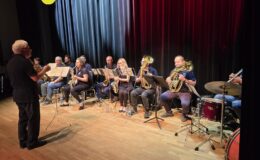 „Ojczyzna w sercu, pieśni na ustach”. Wzruszający koncert patriotyczny seniorów