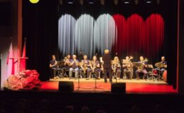 „Ojczyzna w sercu, pieśni na ustach”. Wzruszający koncert patriotyczny seniorów