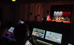 „Ojczyzna w sercu, pieśni na ustach”. Wzruszający koncert patriotyczny seniorów