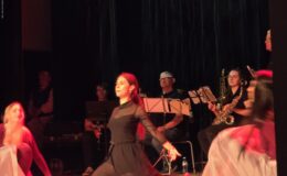 „Ojczyzna w sercu, pieśni na ustach”. Wzruszający koncert patriotyczny seniorów