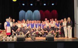 „Ojczyzna w sercu, pieśni na ustach”. Wzruszający koncert patriotyczny seniorów