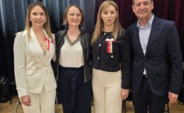 „Ojczyzna w sercu, pieśni na ustach”. Wzruszający koncert patriotyczny seniorów