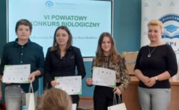 laureaci konkursu z wiceburmistrz Izabelą Sokolnicką